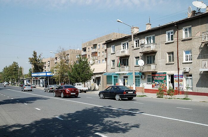 Straße und Wohnhaus in Konibodom