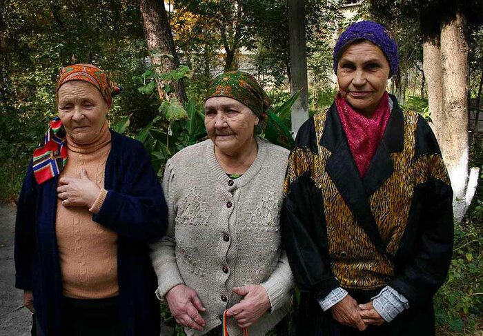 Ältere Frauen aus Tadschikistan