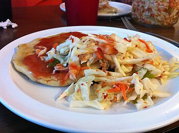 Pupusas mit Curtido aus El Salvador