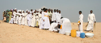 Reinigungszeremonie der Himmlischen Kirche Christi bei Cotonou in Benin