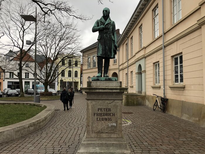 Oldenburg Statue