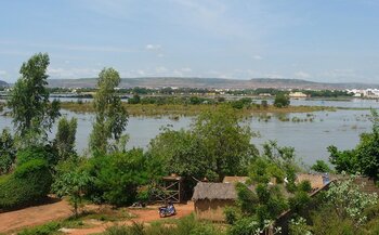Fluss Niger in Mali Landschaft in Mali: Niger-Fluss und Ufer