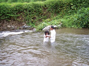 Taufe von Mormonen in Panama
