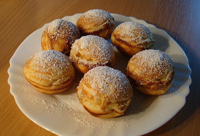 Aebleskiver mit Puderzucker