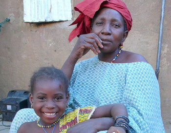 Mutter und Tochter vom Volk der Soninke in Selibaby