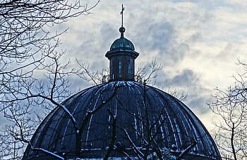 Kuppel des Petersdoms im Winter