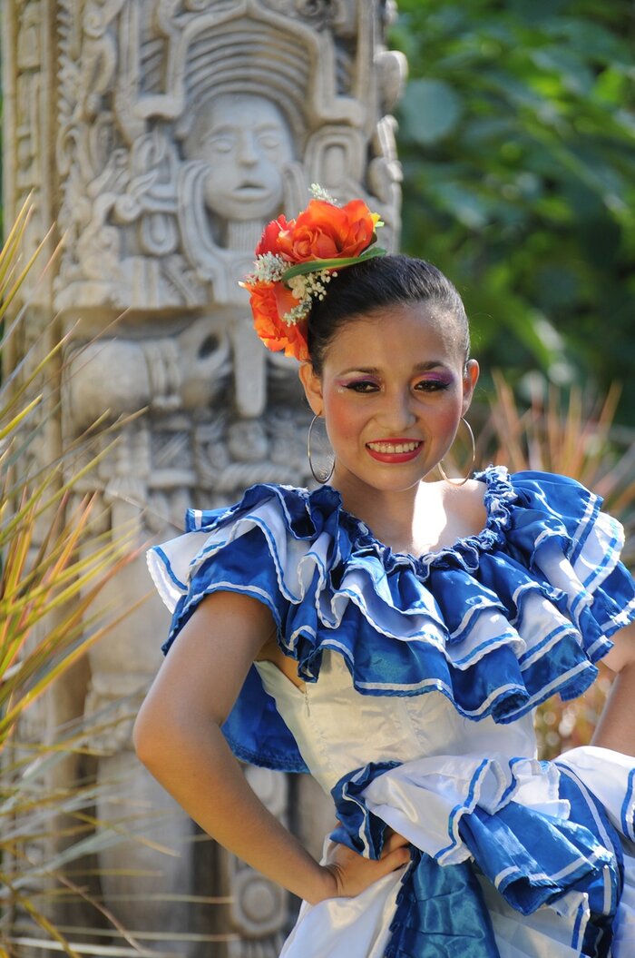 Honduranerin in traditioneller Kleidung