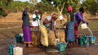 Frauenkleidung in Gambia