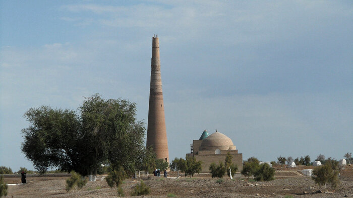 Minarett und Mausoleum in Köneürgentsch