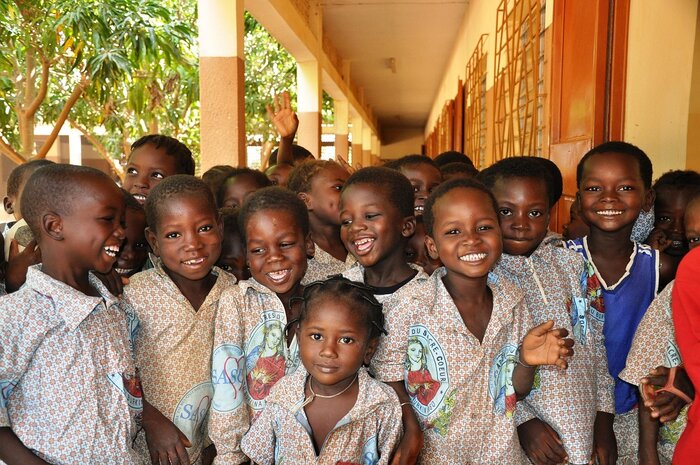 Kinder in einer katholischen Schule Kinder aus Burkina Faso