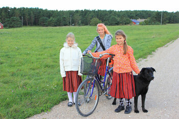 Schule in Estland: Schülerinnen auf dem Heimweg