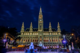 Weihnachtsmarkt in Wien auf dem Rathausplatz Weihnachtsmarkt in Wien auf dem Rathausplatz