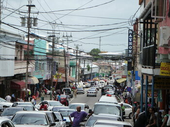 Straße in San Fernando, Trinidad