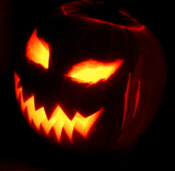 Feiertage in Irland Ausgehöhlter Kürbis zu Halloween