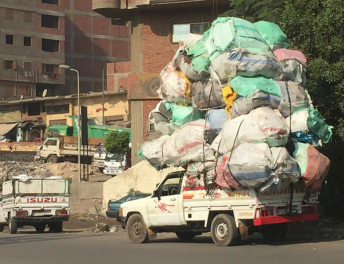 Hochbeladenes Auto in Ägypten