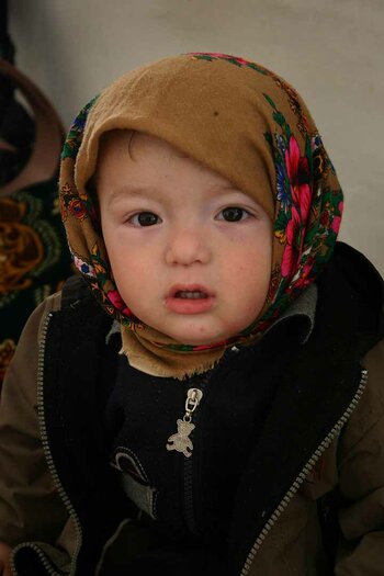 Tadschikisch sprechendes Kind