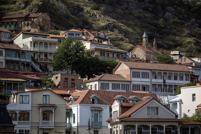 Häuser am Hang in Tiflis