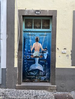 Meerjungfrau auf Haustür in Funchal Haustüren in Funchal
