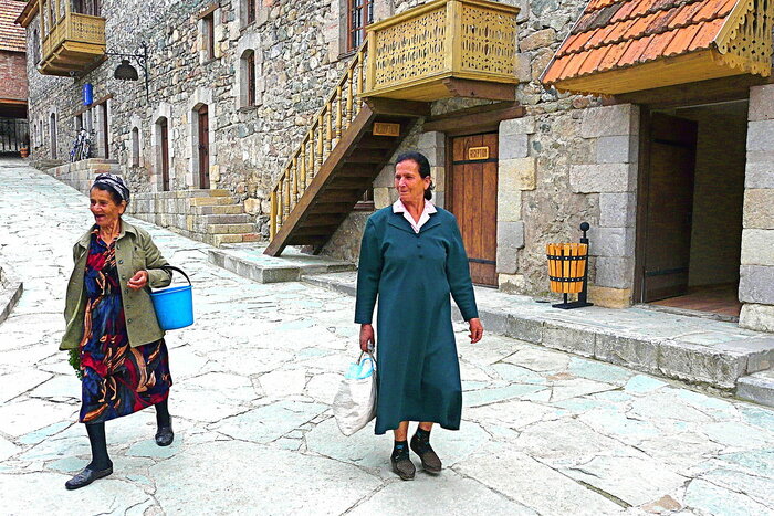Zwei ältere Frauen in Dilidschan