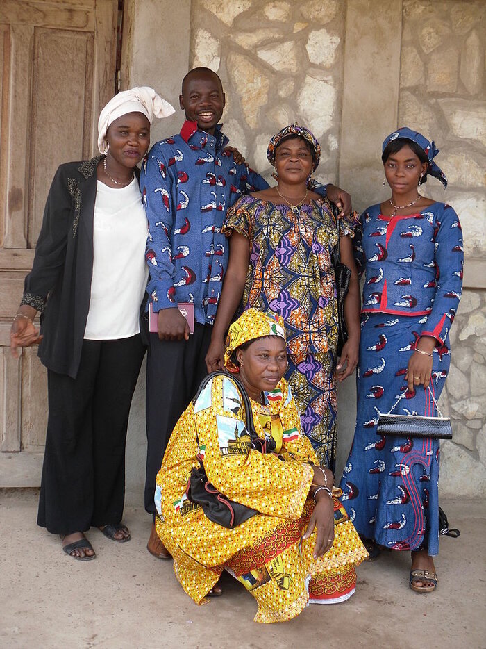 Zentralafrikaner in traditioneller Kleidung