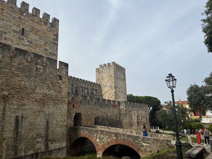 Castelo de São Jorge in Lissabon Sehenswürdigkeit in Lissabon: die Burg