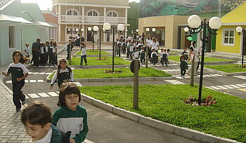 Grundschüler in der Stadt Mirim