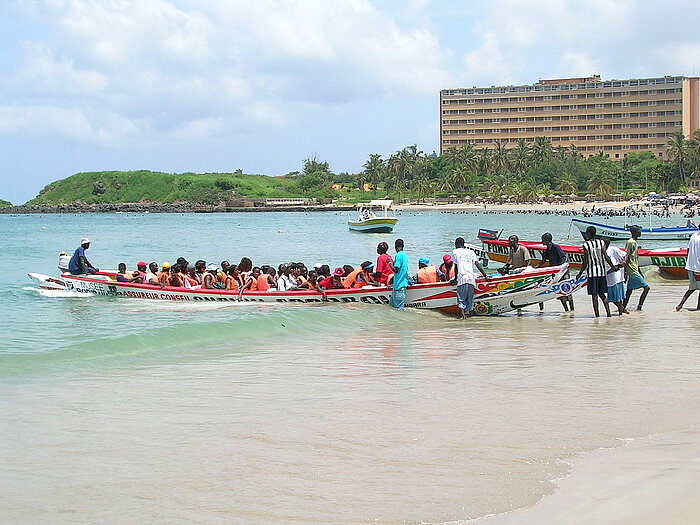 Piroge zur Insel Ngor