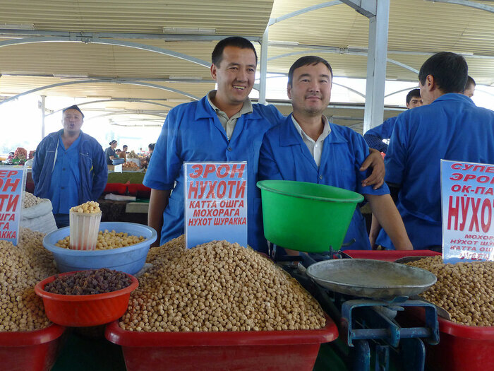 Verkäufer auf einem Markt in Taschkent