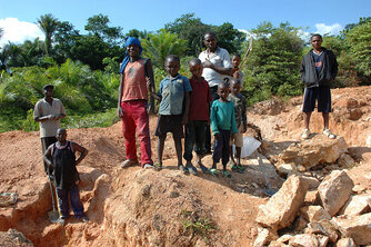 Kongo, Kinder als Minenarbeiter