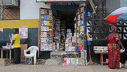 Verkaufsstand für Bücher in Monrovia