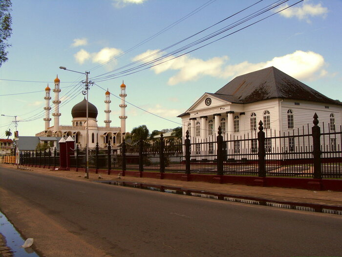 Moschee und Synagoge in Paramaribo