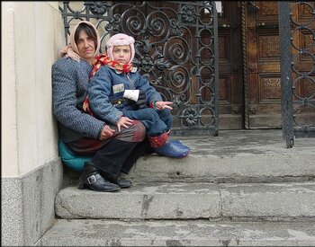 Roma-Bettlerin mit Kind: Es gibt viel Armut in Bulagrien