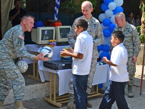 Schüler in El Salvador