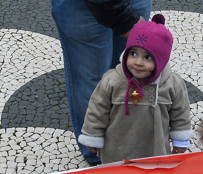 Mädchen aus Portugal im Winter