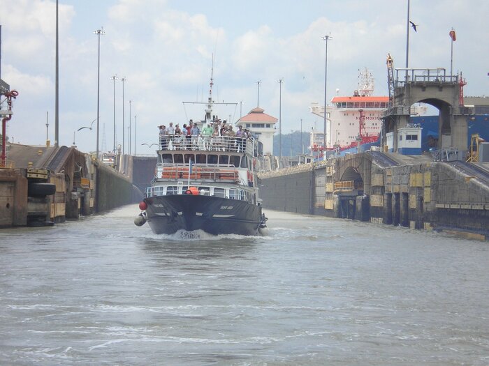 Boot im Panamakanal