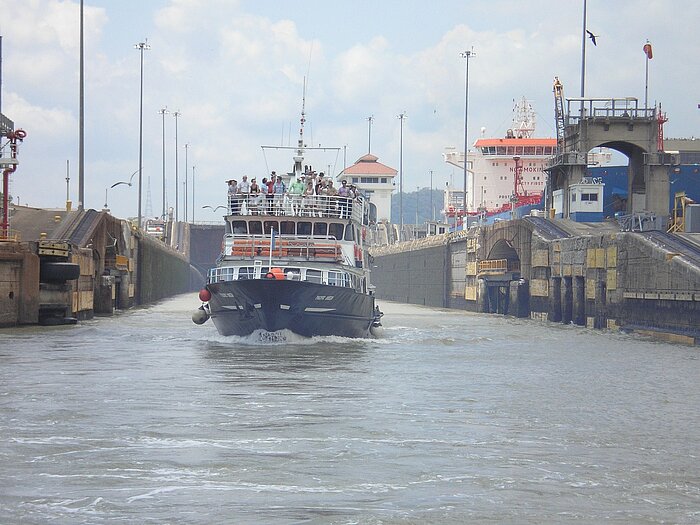 Boot im Panamakanal