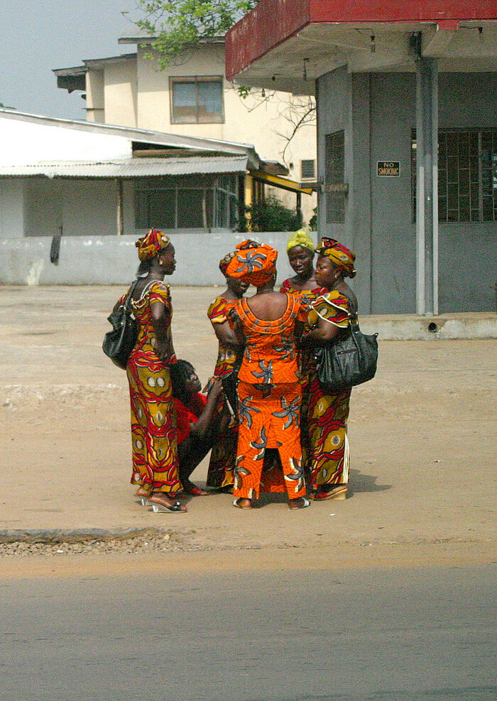 Frauen in traditioneller Kleidung in Liberia