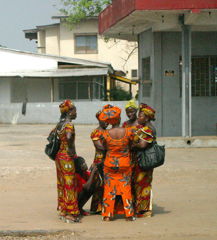 Frauen in traditioneller Kleidung in Liberia