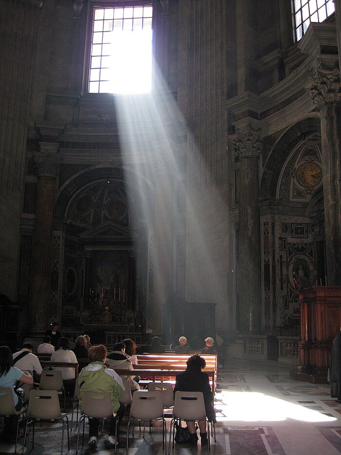 Lichtstrahl im Petersdom