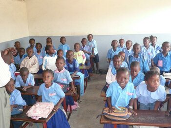 Schüler in der Republik Kongo im Klassenraum