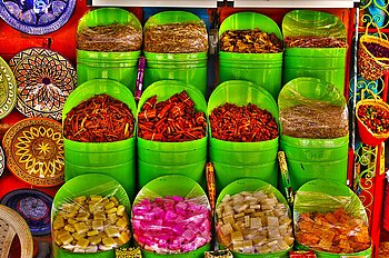 Gewürze auf einem Markt in Marrakesch