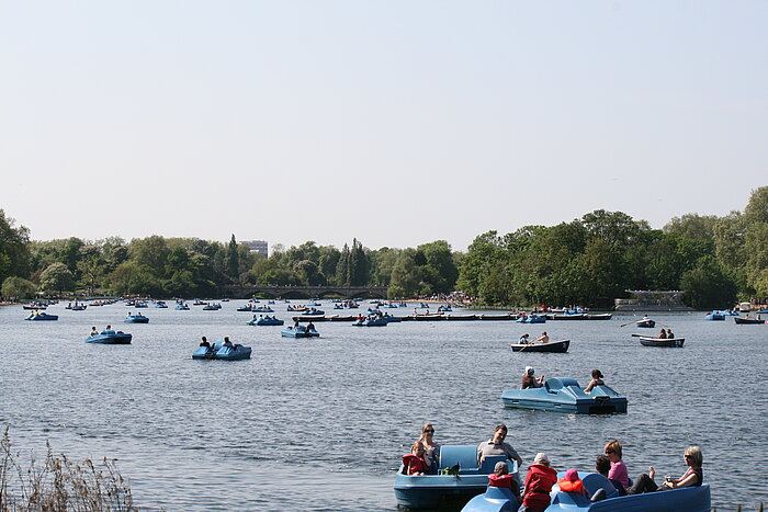 Tretboote im Hyde Park in London