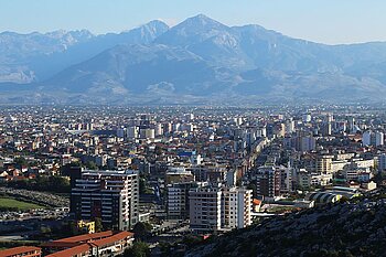 Blick auf die albanische Stadt Shodra