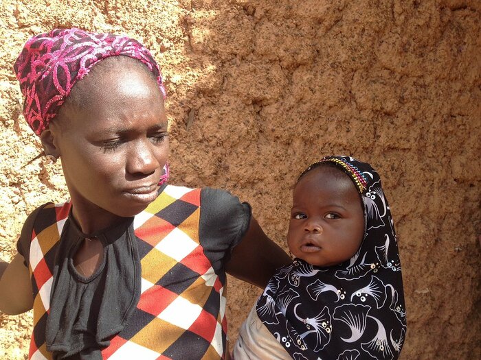 Frau und Baby aus Bogoya, Burkina Faso