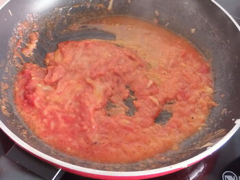 Erdnuss-Tomaten-Soße zu Hirsebällchen