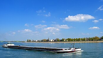 Schifffahrt auf dem Rhein