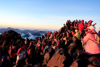Menschen auf dem Yushan-Gipfel in Taiwan