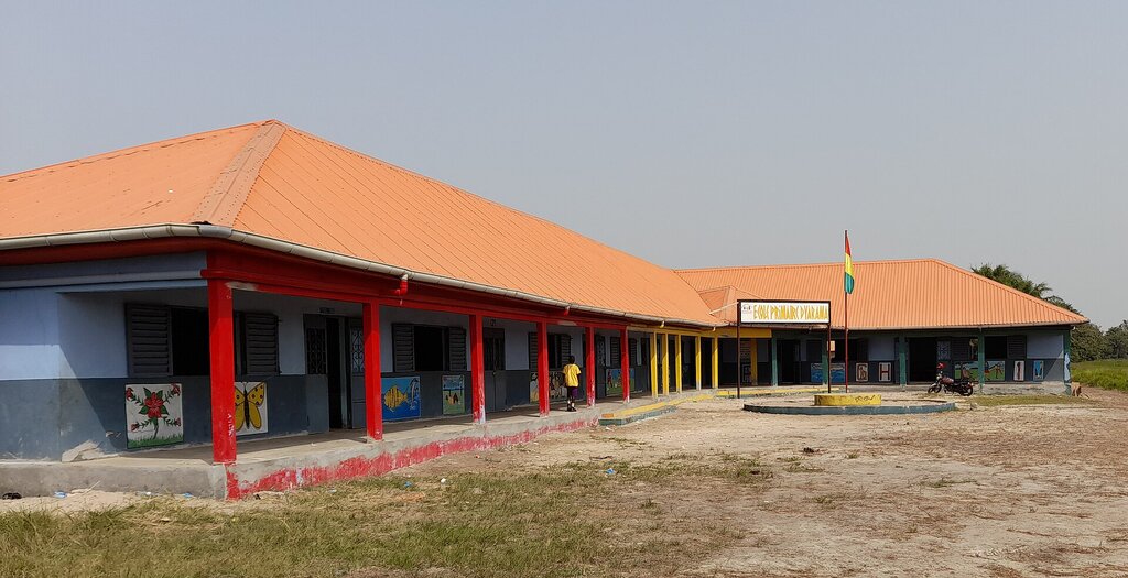 Schulgebäude in Tayaki, Conakry (Guinea)
