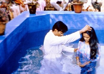 Mennoniten: Taufe in Indien