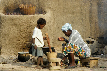 Fufu-Zubereitung in Mali